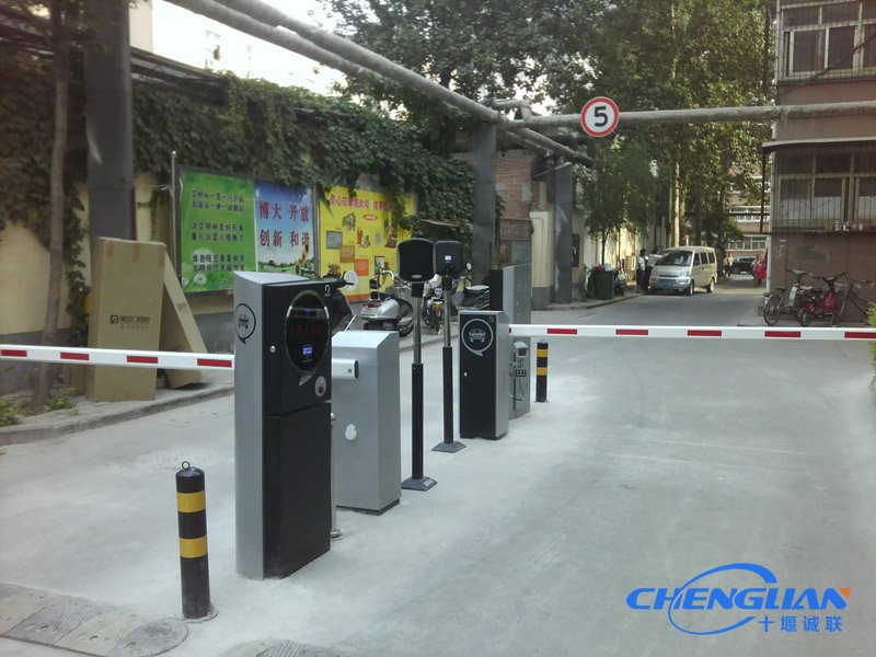 十堰小商品后面小區停車(chē)場(chǎng)系統