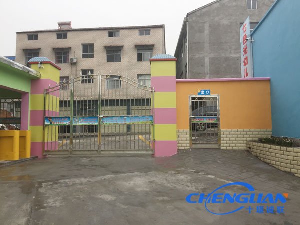 六里坪鎮七色光幼兒園視頻監控系統門(mén)口區域01